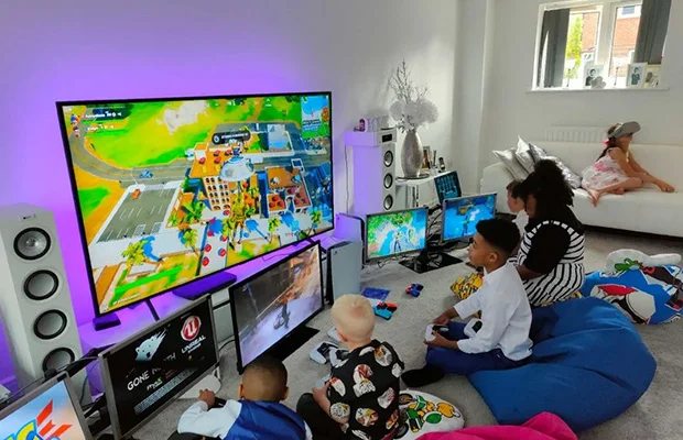 kids-playing-at-gaming-party